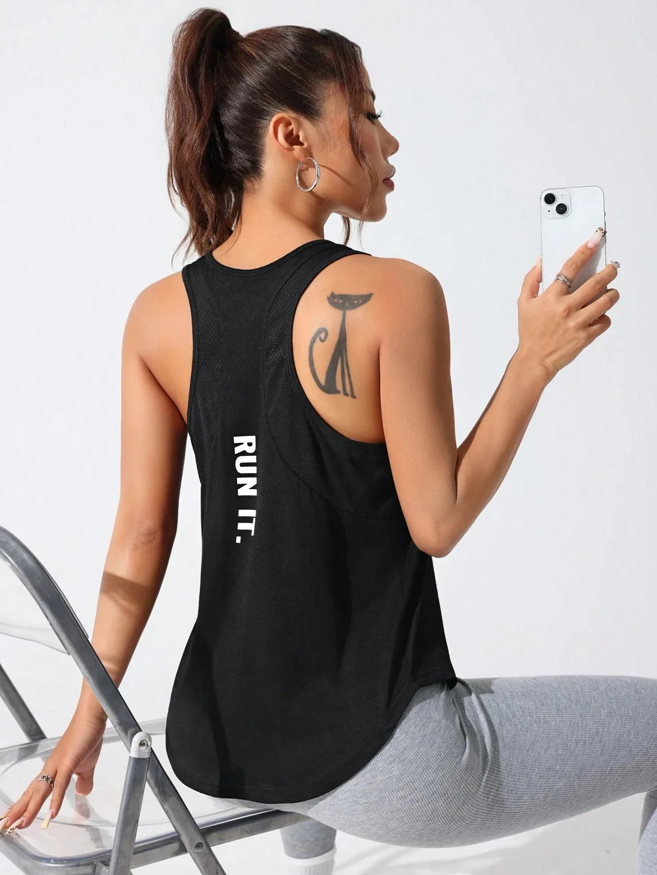 Damen Sport-Vest mit Stickerei – Atmungsaktiv für Yoga, Tennis & Alltag
